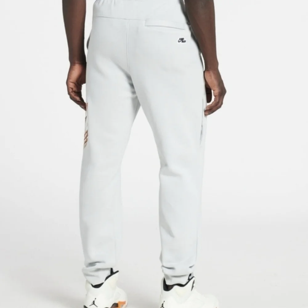 Nike Air Jordan Jumpman Fleece Jogger Pants | Men’s | White / Light Grey LRG